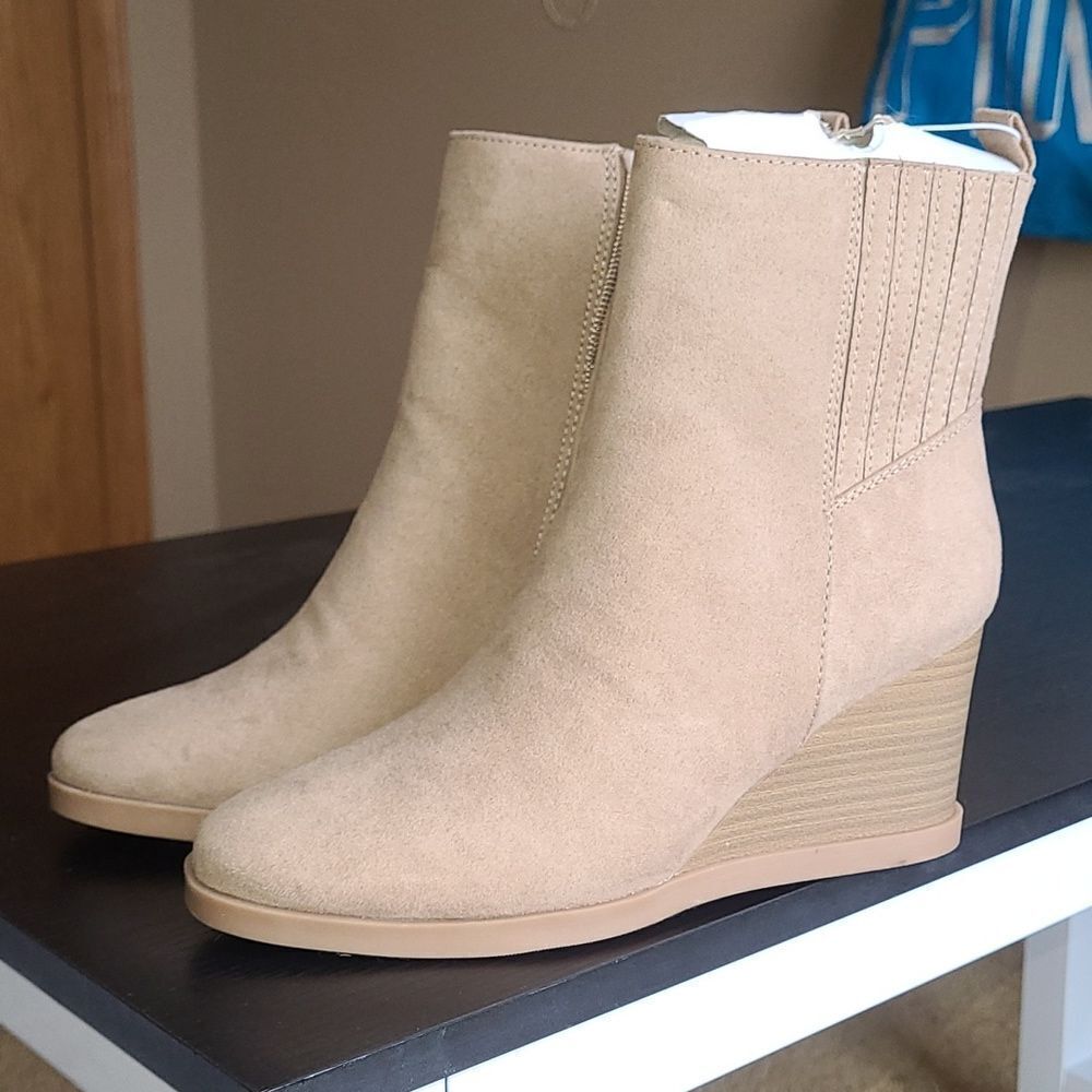 Universal Threads solid tan womens boots size 6 nwt side zip carmel booties boot - Picture 2 of 16